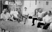 Photo de Jean-Marie Porte - journaliste à La Provence. De gauche à droite : Philippe Lalauze et Bernard Alamelle (pêche), Patrick Paul (adjoint au service des sports), François Guillard (rugby), Philippe Arnould (Epervier du sud Luberon)