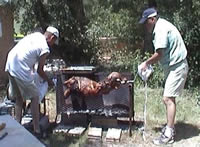 Thierry et Jean-Marc en train de prendre le mouton